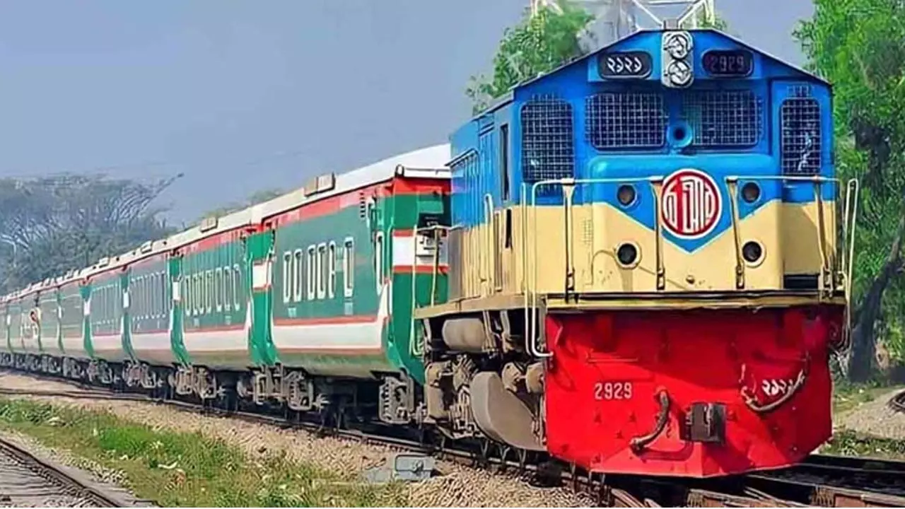 মধ্যরাত থেকে ট্রেন না চালানোর ঘোষণা রেলের রানিং স্টাফদের
