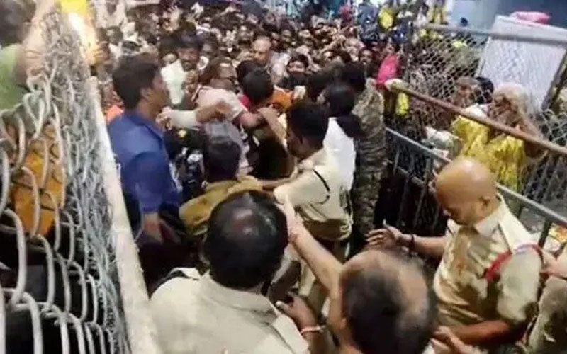 ভারতে মন্দিরে পদপিষ্ট হয়ে নিহত ৬