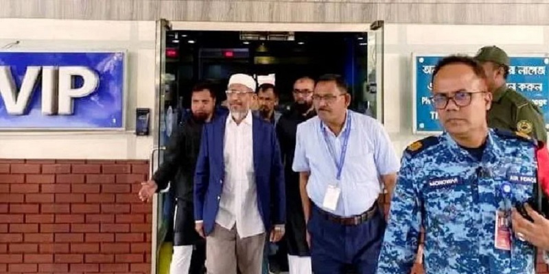 ওমরাহ শেষে দেশে ফিরলেন বাবর