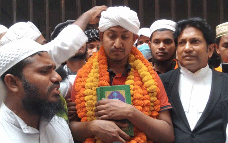 পোশাক নিয়ে ঢাবি ছাত্রীকে হেনস্তা: গ্রেফতার ব্যক্তির জামিন