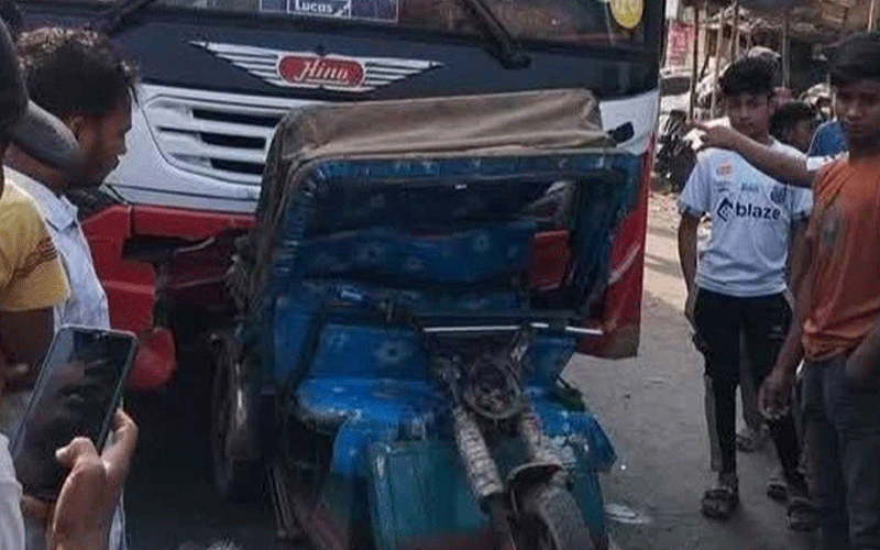 চট্টগ্রামে বাসের ধাক্কায় ভাই-বোনসহ প্রাণ গেল ৩ জনের