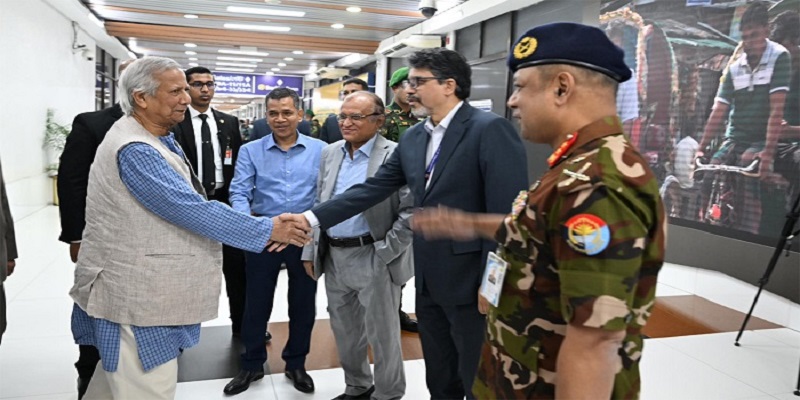 চীন সফর শেষে দেশে ফিরলেন প্রধান উপদেষ্টা