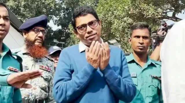 ঈদ মোবারক: কাঠগড়ায় দাঁড়িয়ে পলক