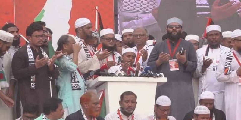 ফিলিস্তিনের শান্তি কামনায় মোনাজাতে কাঁদলেন লাখো মানুষ
