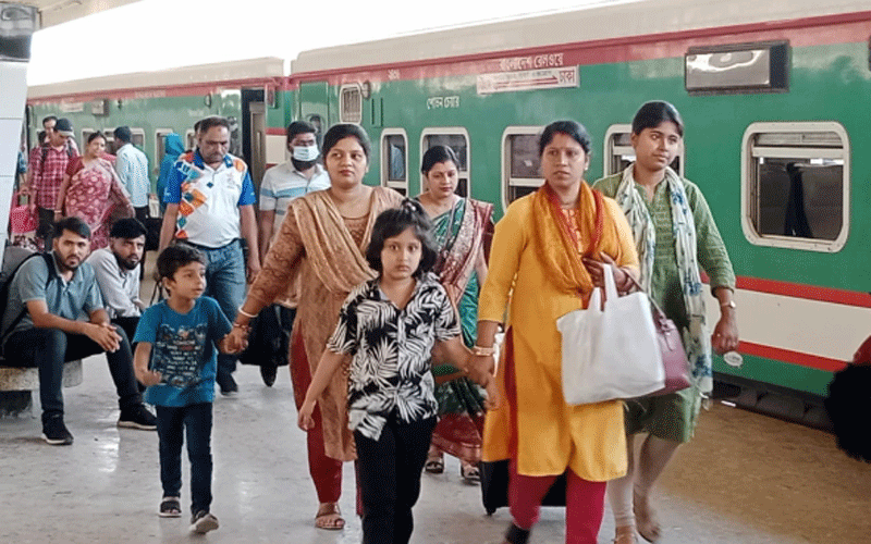 ঈদের ছুটিতে ঢাকা ছেড়েছেন ১ কোটির বেশি সিমধারী, ফিরেছেন ৪৪ লাখ