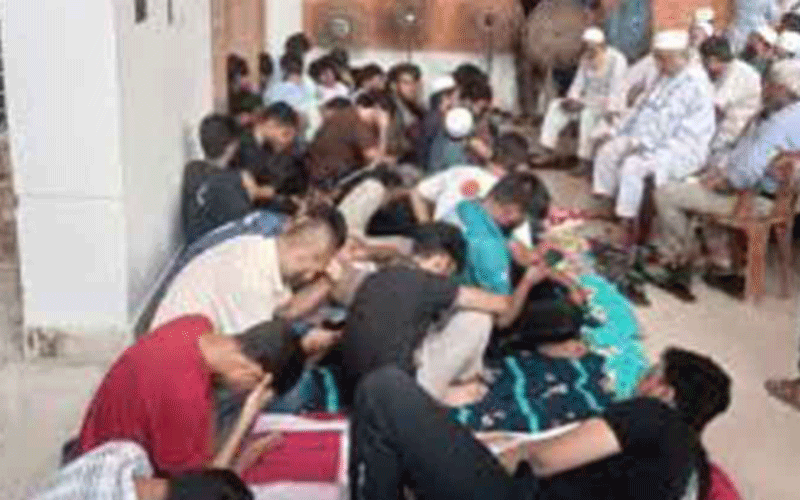 উপাচার্যের পদত্যাগের দাবিতে কুয়েটে অনশনের ১৮ ঘণ্টা