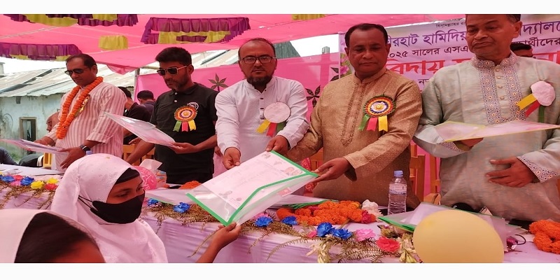 কবিরহাটে এসএসসি পরীক্ষার্থীদের বিদায় সংবর্ধনা