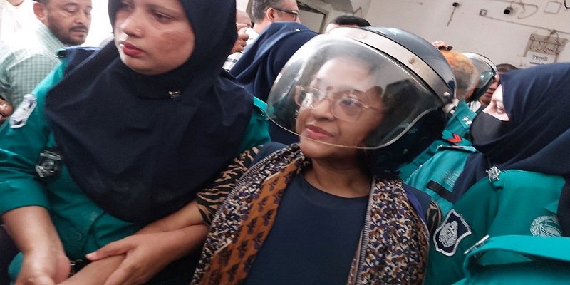 এজলাসে কান্নায় ভেঙ্গে পড়লেন ব্যারিস্টার তুরিন আফরোজ