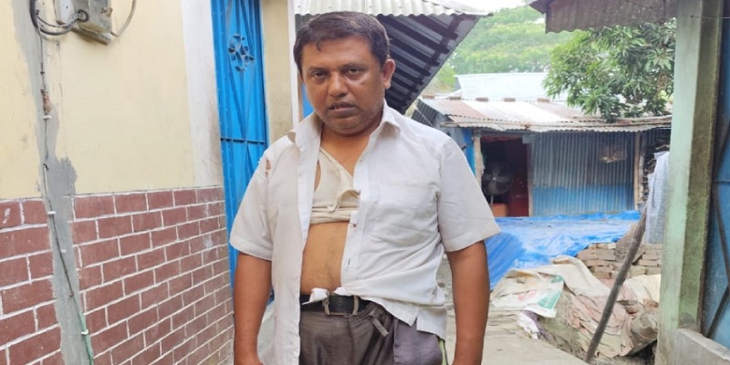নোয়াখালীতে অফিস ঢুকে প্রধান শিক্ষককে মারধর