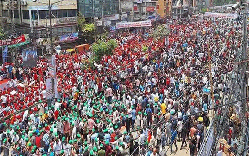 নয়াপল্টনে বিএনপি নেতাকর্মীদের ঢল