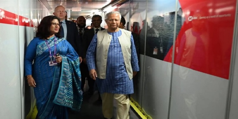 লন্ডন পৌঁছেছেন প্রধান উপদেষ্টা