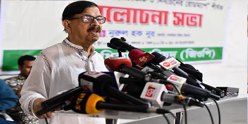 প্রধান উপদেষ্টা মিষ্টি হাসি দিয়ে বিদায় করে দেন, কিন্তু উত্তর দেন না: মান্না