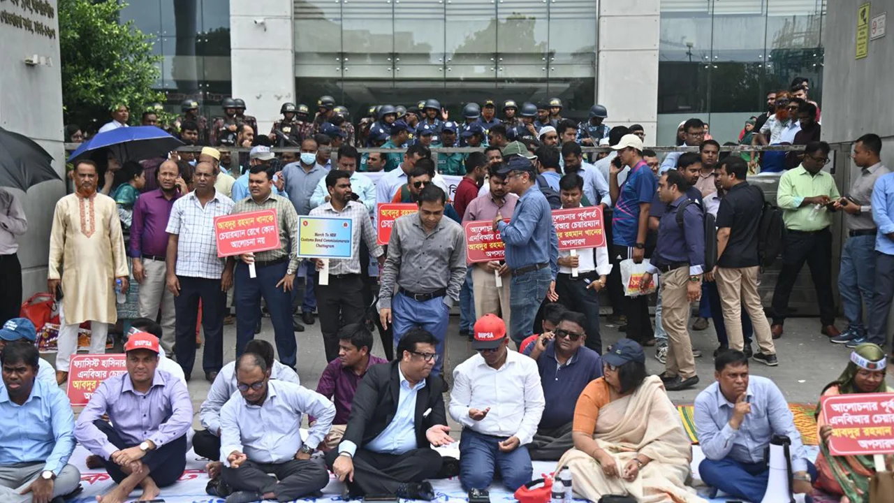 এনবিআর কর্মকর্তা-কর্মচারীরা কর্মস্থলে না ফিরলে সরকার কঠোর হবে