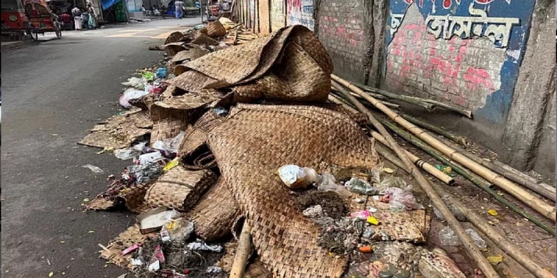 রাতে শতভাগ বর্জ্য অপসারণের দাবি, সকালে ভিন্ন চিত্র