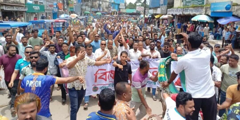 সুনামগঞ্জে জেলা স্বেচ্ছাসেবক দলের বিক্ষোভ মিছিল