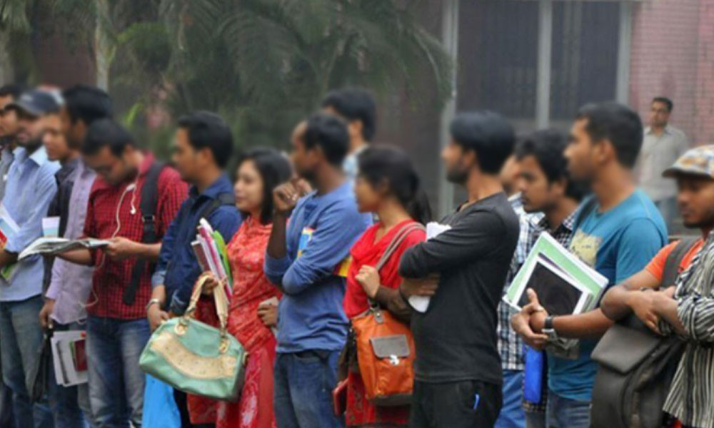 চাকরির বাজারে হাহাকার
