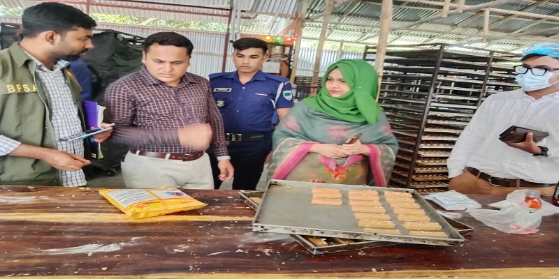 ঝিনাইদহে হিরা বেকারিকে ৪০ হাজার টাকা জরিমানা