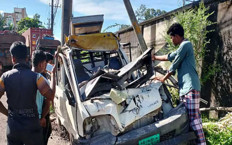 চট্টগ্রামে কাভার্ডভ্যানে পিকআপের ধাক্কা, নিহত ৫