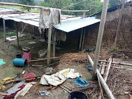 রাজশাহীতে সাঁওতালপাড়ায় হামলা ঘরে মশারি টানানোই আছে, মানুষ নেই শুয়ে আছে কুকুর