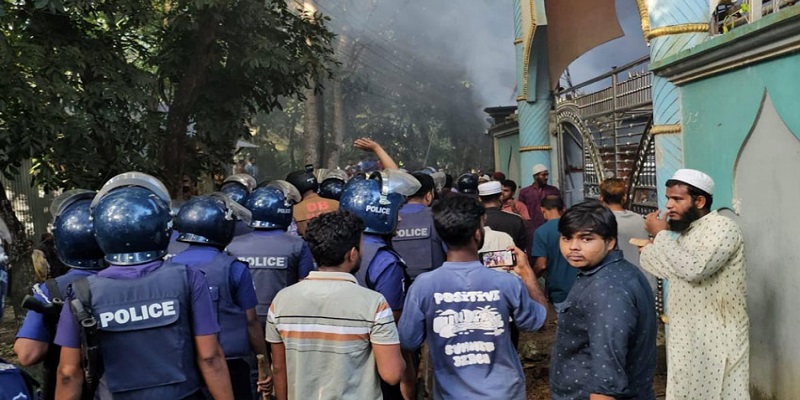 নুরা পাগলা দরবারের ঘটনায় পুলিশের মামলা, আসামি ৩৫০০